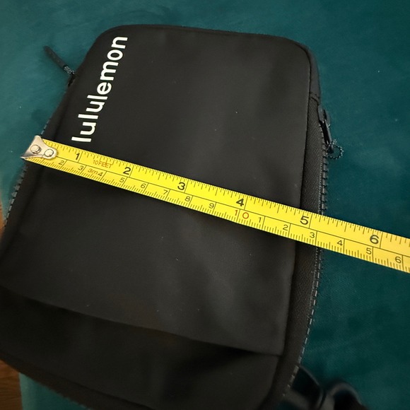 Lululemon Everywhere Belt Bag Crossbody‎ Nylon Black Adjustable Strap - Picture 12 of 15